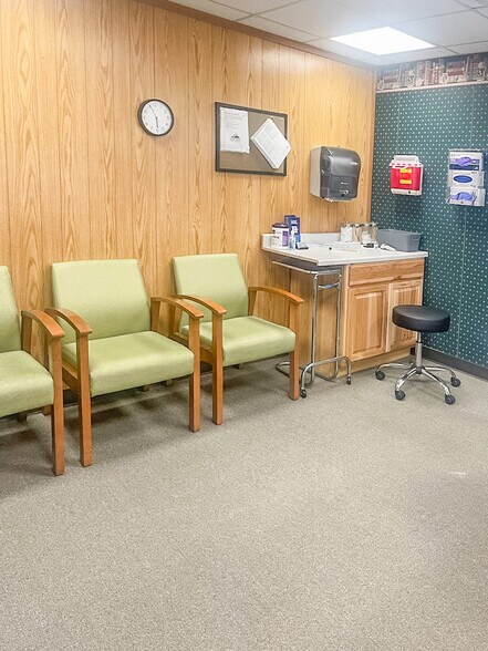 More Photos Of 1881 W Washington St, Stayton Skilled Nursing Facility For Lease