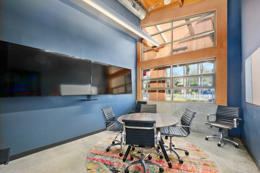 More Photos Of 2223-2229 S Carmelina Ave, Los Angeles Loft Creative Space For Lease