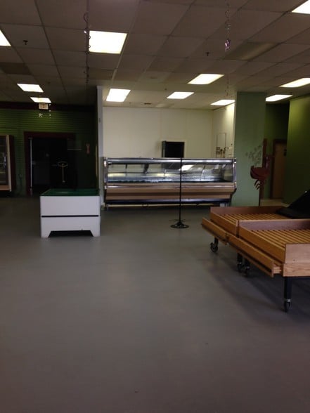 More Photos Of 6801-6917 W Brown Deer Rd, Milwaukee General Retail For Lease