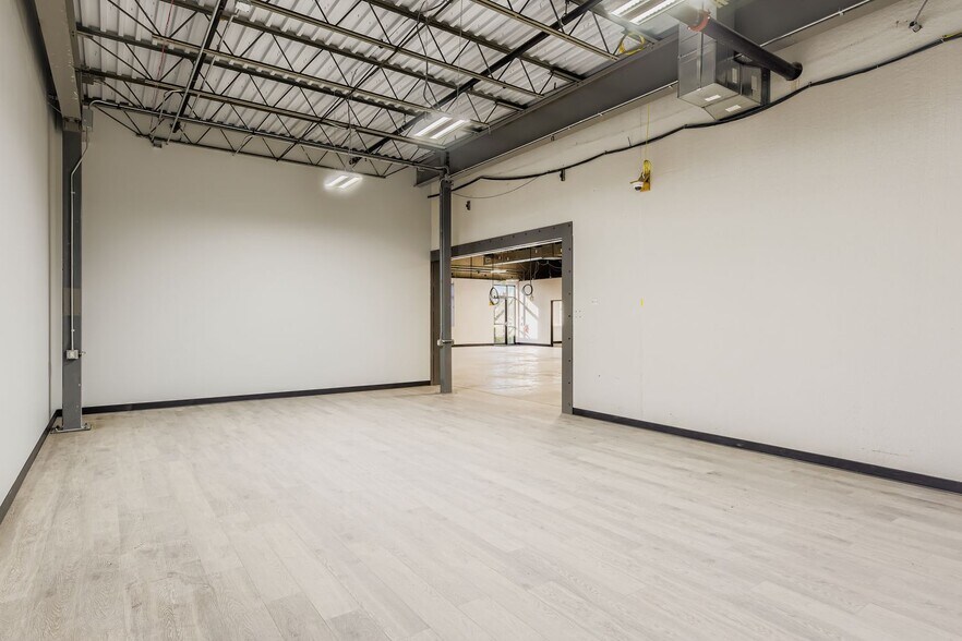 More Photos Of 1500 W Campus Dr, Littleton Warehouse For Lease