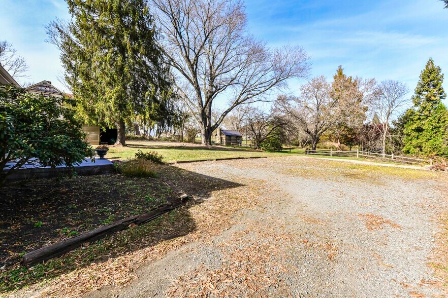 More Photos Of 173 Main St, Stanardsville Flex For Sale