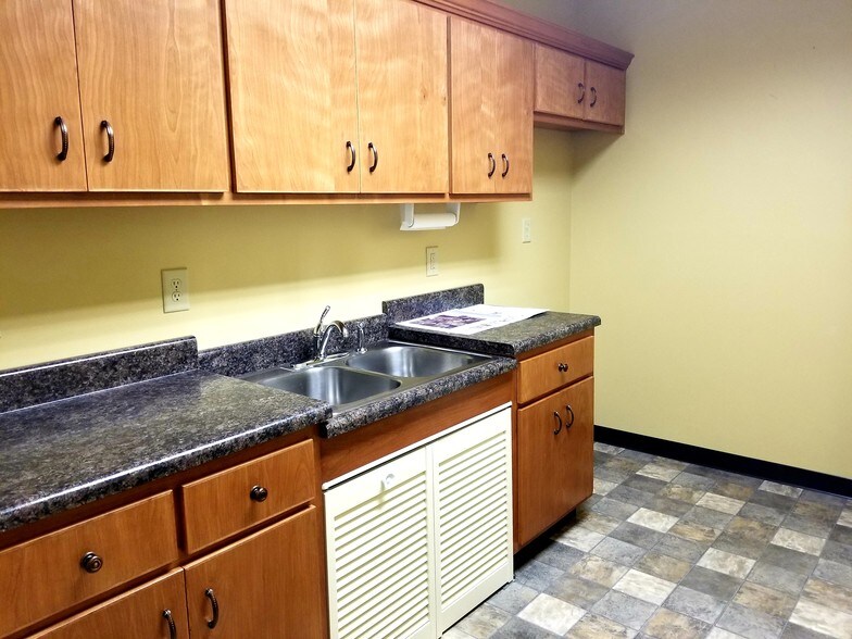 More Photos Of 3424 Boulevard, Colonial Heights General Retail For Lease