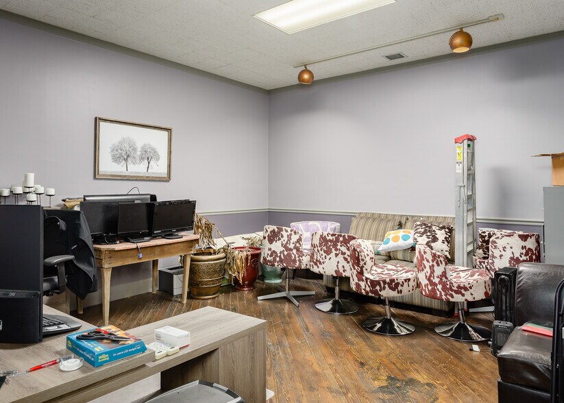 More Photos Of 109 N Court St, Florence Office For Sale