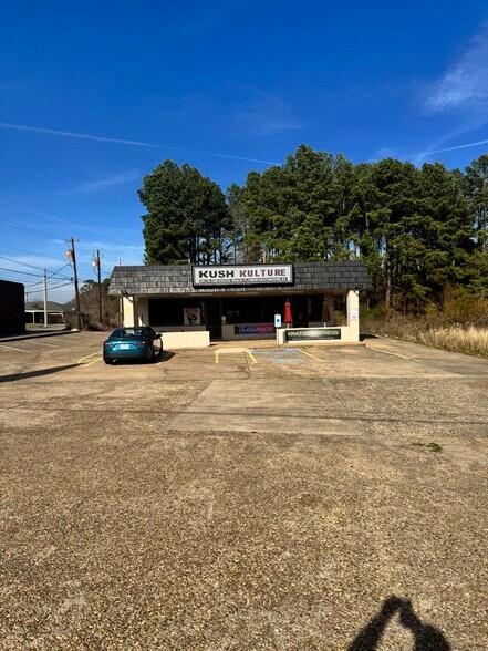 Primary Photo Of 902 W Panola St, Carthage Freestanding For Lease