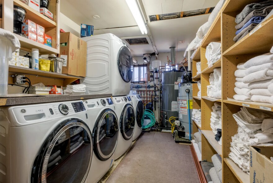 More Photos Of 207 Elm St, Leadville Hotel For Sale
