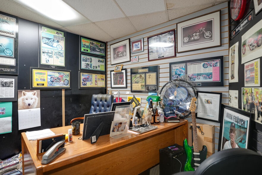 More Photos Of 89 Main St, Northborough Freestanding For Sale