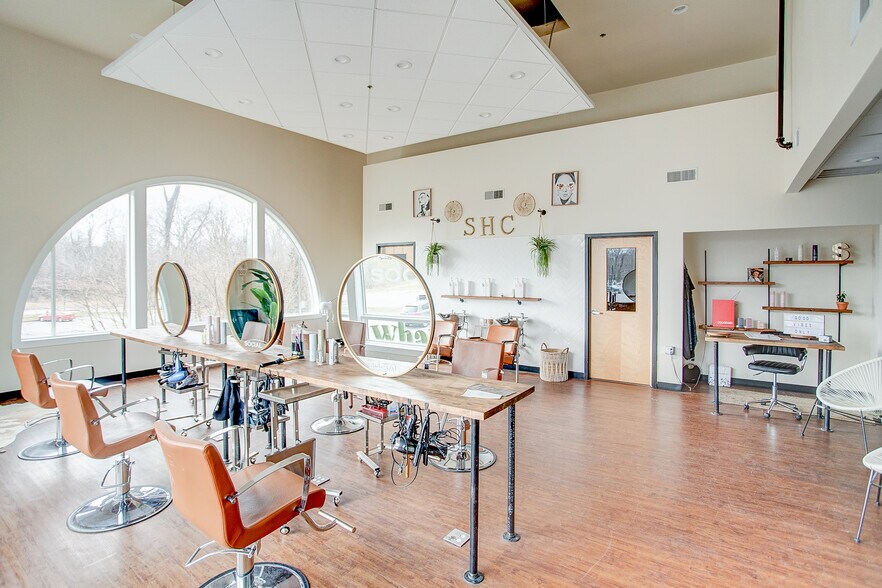 More Photos Of 921 S Arbor Vitae, Edwardsville Freestanding For Sale