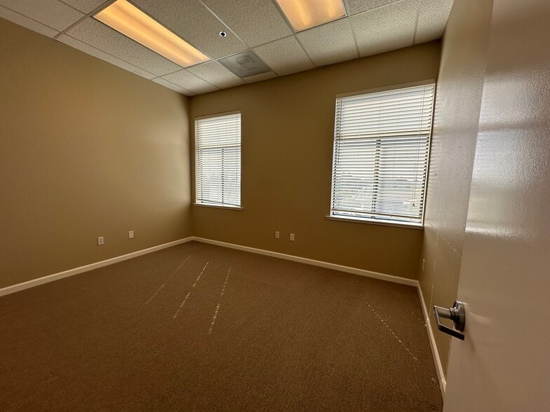 More Photos Of 77 Aspen Way, Watsonville Medical For Lease