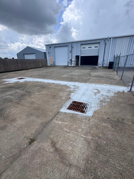 More Photos Of 1222 Veterans, Kenner General Retail For Lease