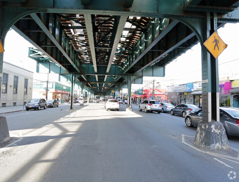 More Photos Of 4151 White Plains Rd, Bronx Drugstore For Lease