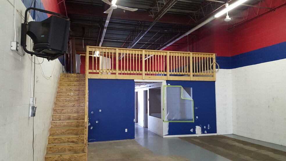 More Photos Of 644-824 Boul Du Curé-Boivin, Boisbriand Warehouse For Lease