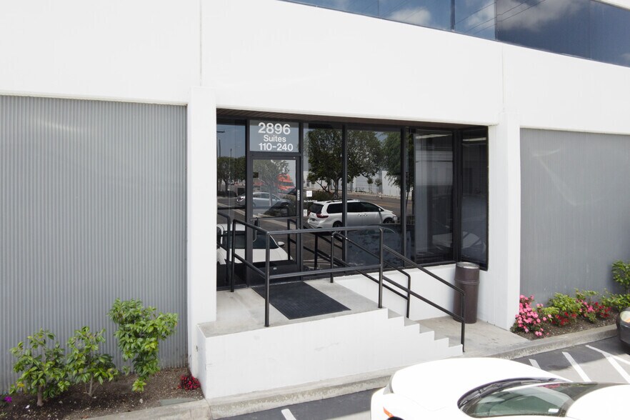 More Photos Of 2900 Orange Ave, Signal Hill Unknown For Lease