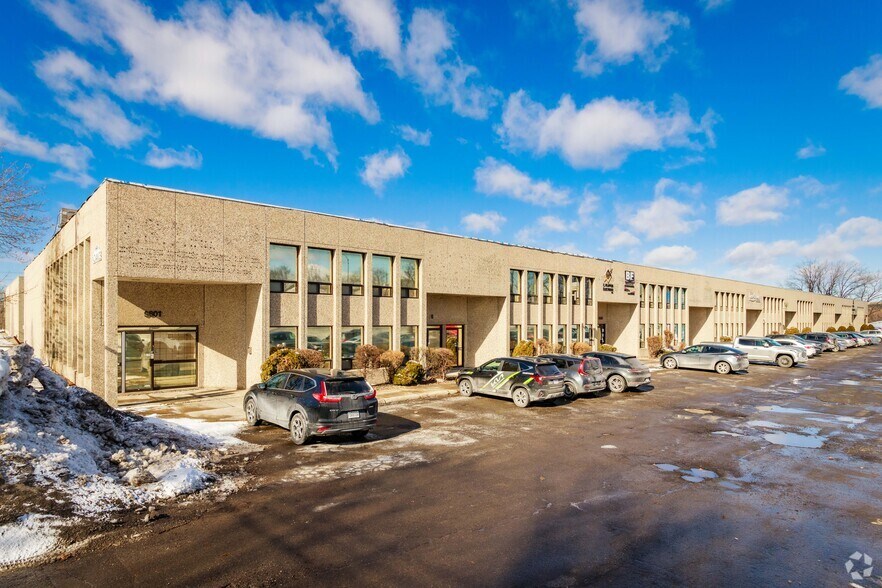 More Photos Of 9601-9635 Rue Clément, Montréal Warehouse For Sale