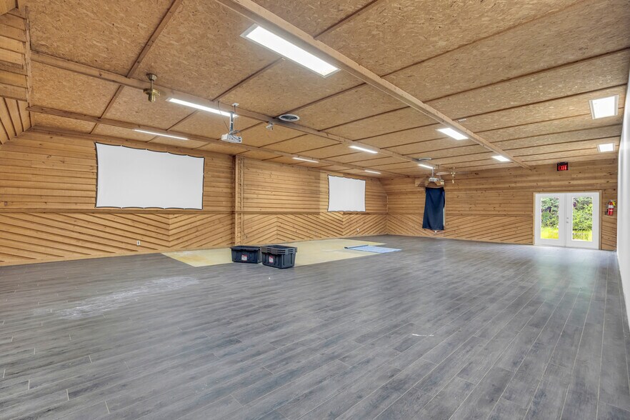 More Photos Of 252 Komplex Dr, Carnesville Warehouse For Sale