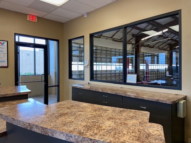 More Photos Of 5959 FM 1463 Rd, Katy Auto Repair For Lease