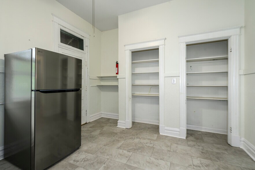 More Photos Of 4374-4382 W Pine Blvd, Saint Louis Office For Sale