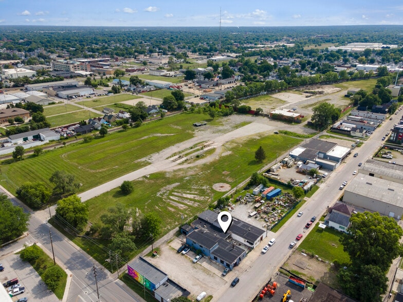 More Photos Of 1122 Deloss St, Indianapolis Warehouse For Sale