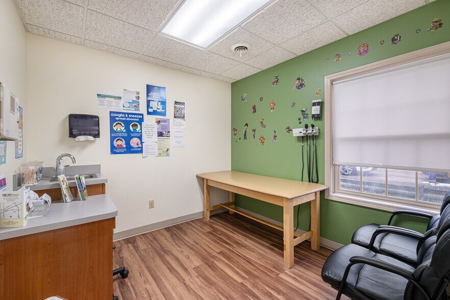 More Photos Of 1063 W Hill Rd, Flint Medical For Sale