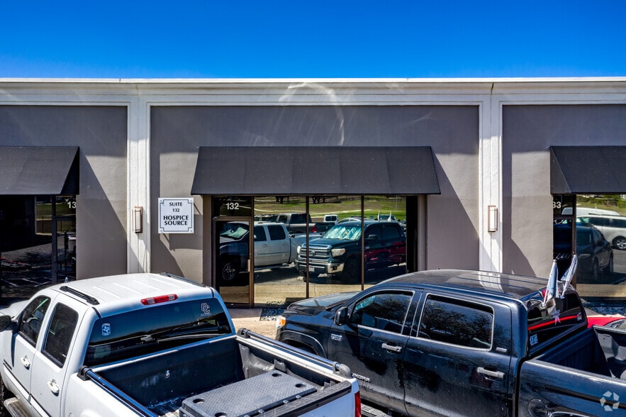 More Photos Of 3700 Fredericksburg Rd, San Antonio General Retail For Lease