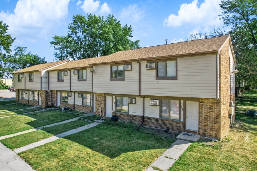 More Photos Of 1453 N 11th Ave E, Newton Apartments For Sale