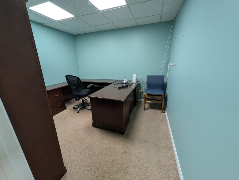 More Photos Of 42 Dover Point Rd, Dover Office For Lease