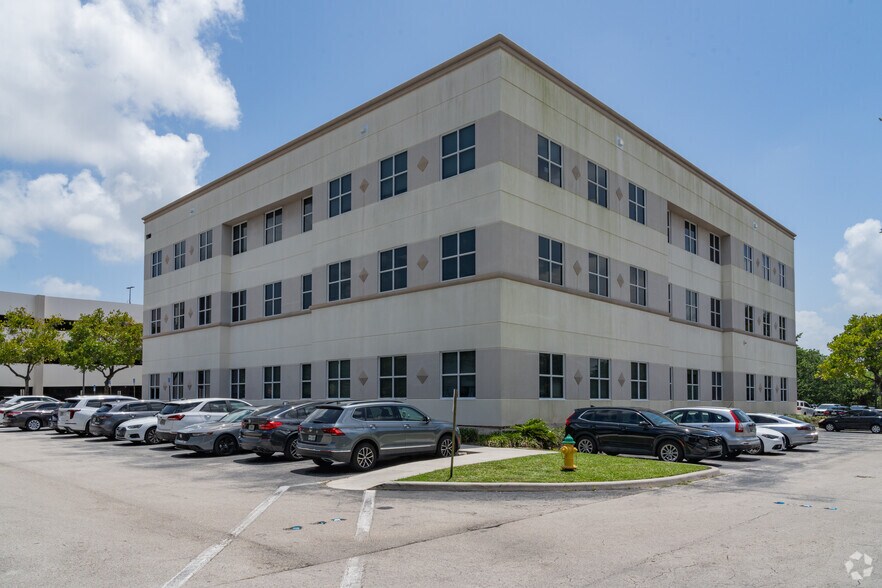 More Photos Of 5901 Colonial Dr, Margate Medical For Lease