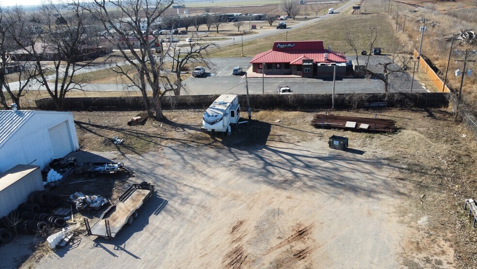 More Photos Of 1202 Cherokee St, Lindsay Auto Repair For Sale