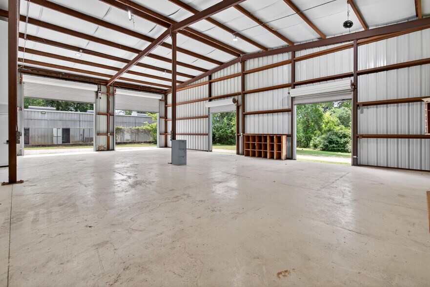 More Photos Of 2227 Golden Rd, Spring Warehouse For Lease