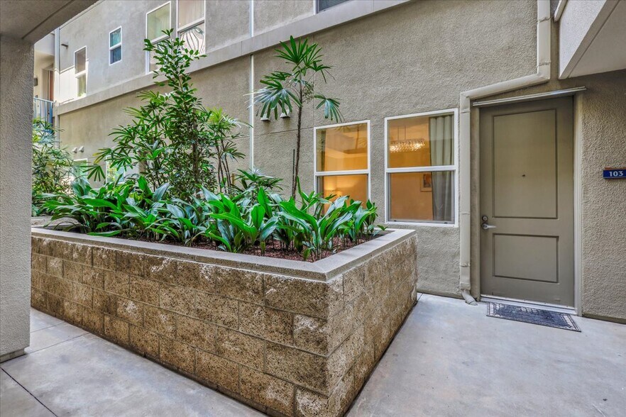 More Photos Of 300 E 4th St, Long Beach Apartments For Sale