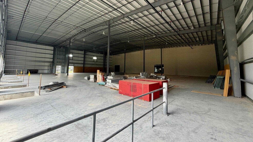 More Photos Of 2221 US-441, Fruitland Park Showroom For Sale