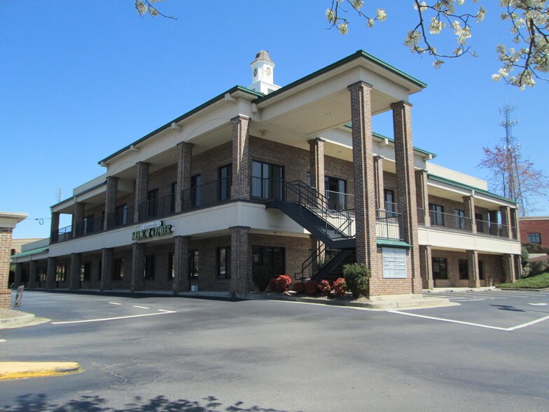 More Photos Of 715 Queen City Pky, Gainesville Medical For Lease