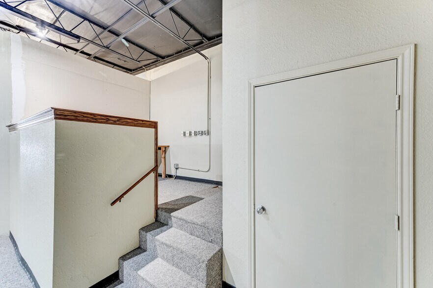 More Photos Of 9802 Whithorn Dr, Houston Office For Sale