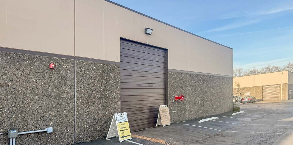 More Photos Of 5497 SE International Way, Milwaukie Warehouse For Lease