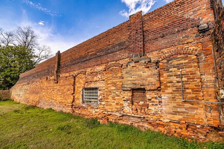 More Photos Of 11 Hunter st, Senoia Storefront For Sale