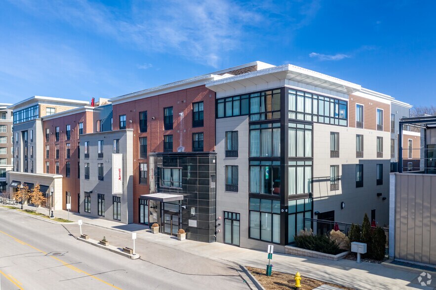 Primary Photo Of 900 New Hampshire St, Lawrence Hotel For Lease