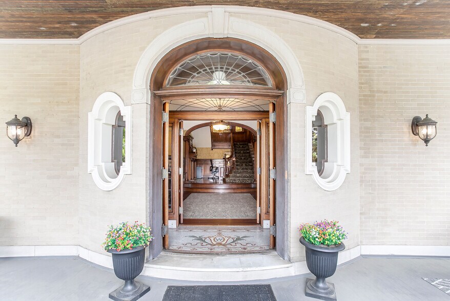 More Photos Of 401 Park Ave, Newport Office For Sale