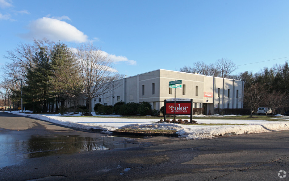 Primary Photo Of 16 Southwood Dr, Bloomfield Manufacturing For Sale