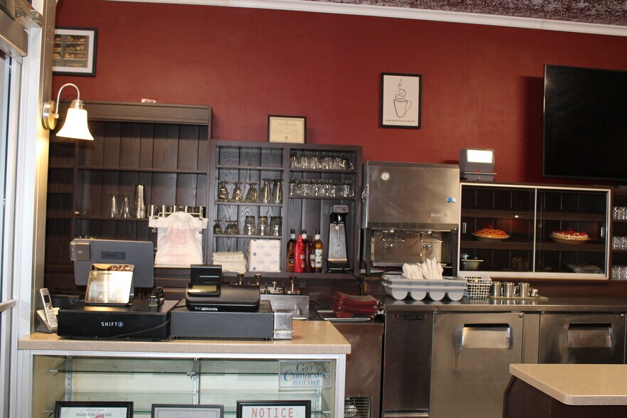 More Photos Of 145 S Main St, Saint Clair Specialty For Lease