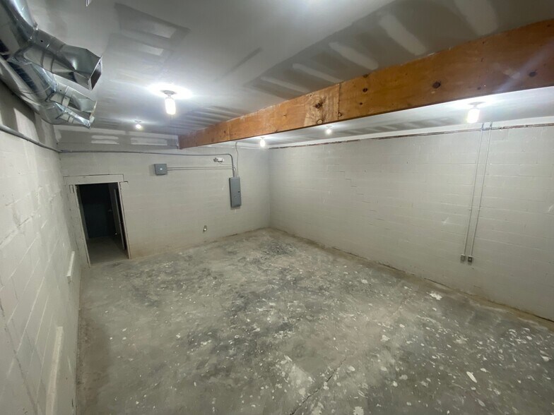 More Photos Of 901 Riverside Dr, Columbia Storefront Retail Office For Lease