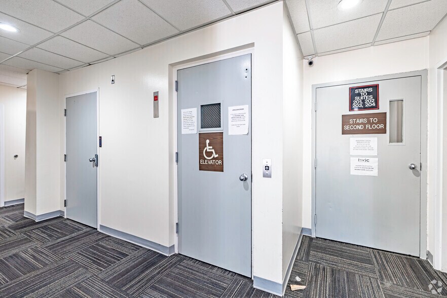 More Photos Of 10 Little Britain Rd, Newburgh Medical For Lease