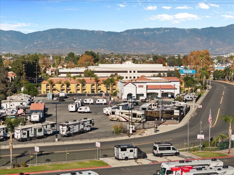 More Photos Of 1313 Rv Center Dr, Colton Auto Dealership For Lease