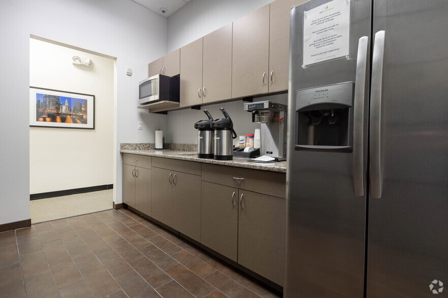 More Photos Of 777 Lake Zurich Rd, Barrington Office For Lease