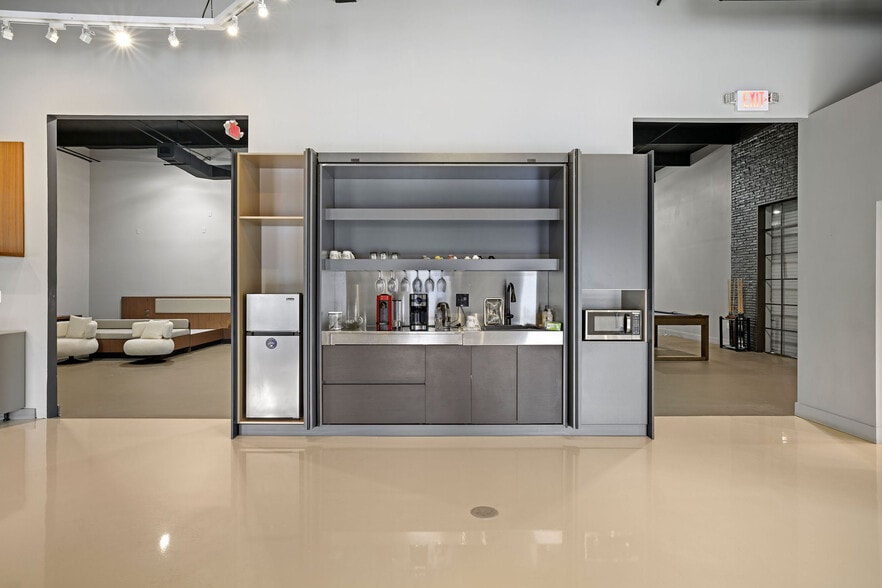 More Photos Of 275 NE 59th St, Miami Flex For Lease