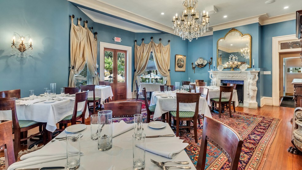 More Photos Of 119 E 37th St, Savannah Restaurant For Sale