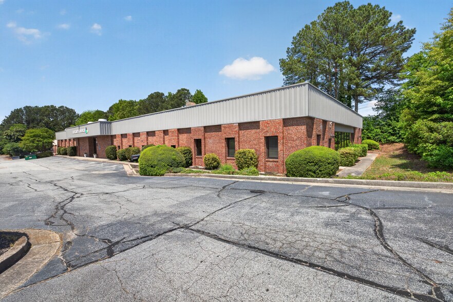 More Photos Of 3005 Lenora Church Rd, Snellville Office For Sale