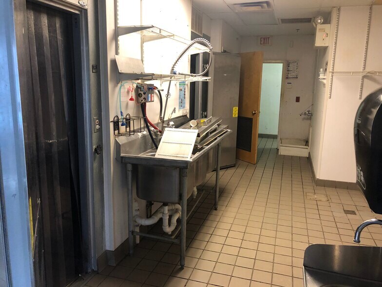 More Photos Of 711 Front St, Woonsocket Fast Food For Lease