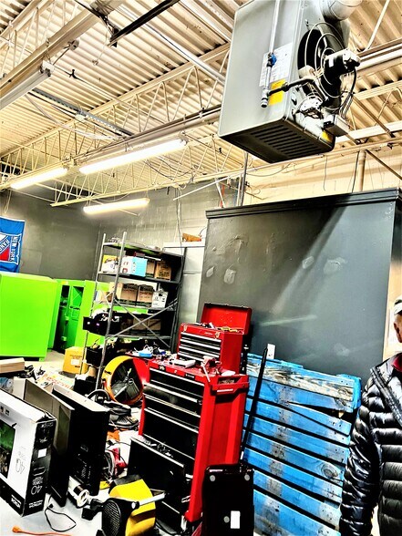 More Photos Of 108 Brook Ave, Deer Park Warehouse For Lease