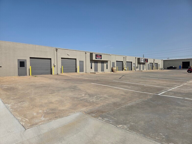 More Photos Of 9714-9748 E 55th Pl, Tulsa Light Manufacturing For Lease