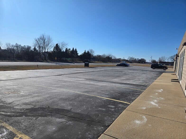 More Photos Of 16660-16666 W National Ave, New Berlin Office For Lease