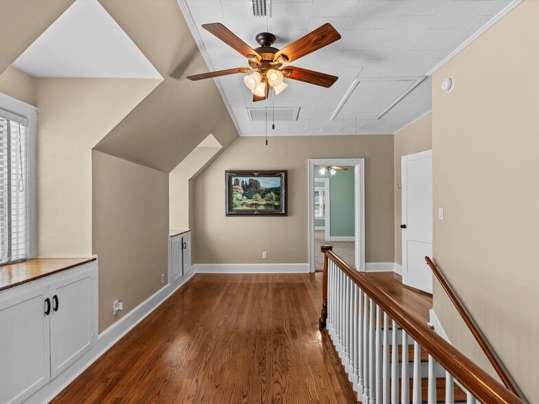 More Photos Of 302 W College St, Enterprise Flex For Sale